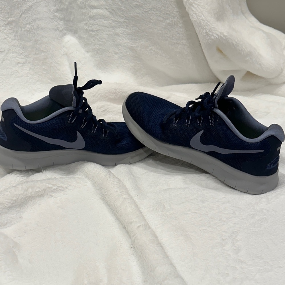 Nike Women's Dark Blue and Gray Athletic Shoes (Nike Free)